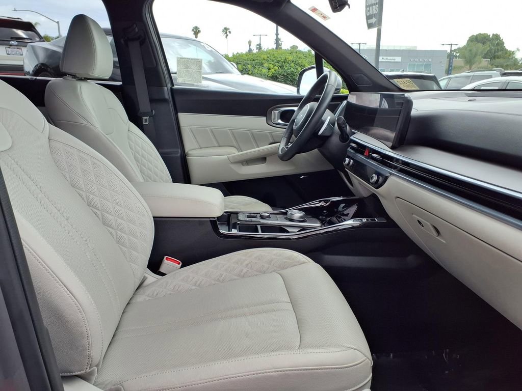 Certified 2025 Kia Sorento SX Prestige AWD/4WD image 8
