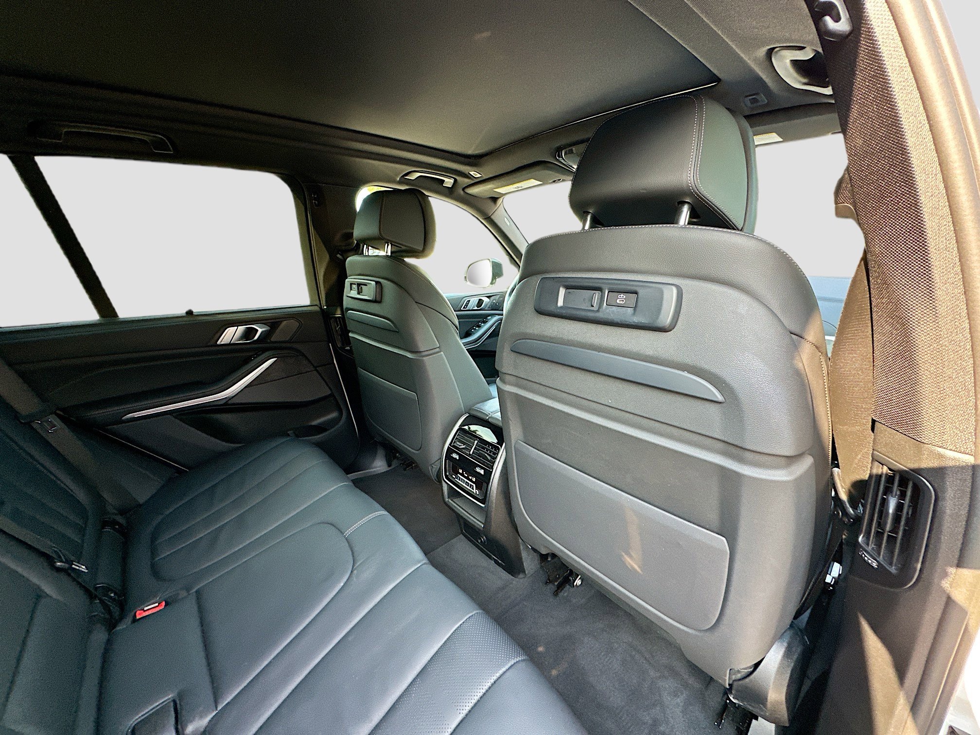 Used 2020 BMW X5 M50i w/ Executive Package image 32