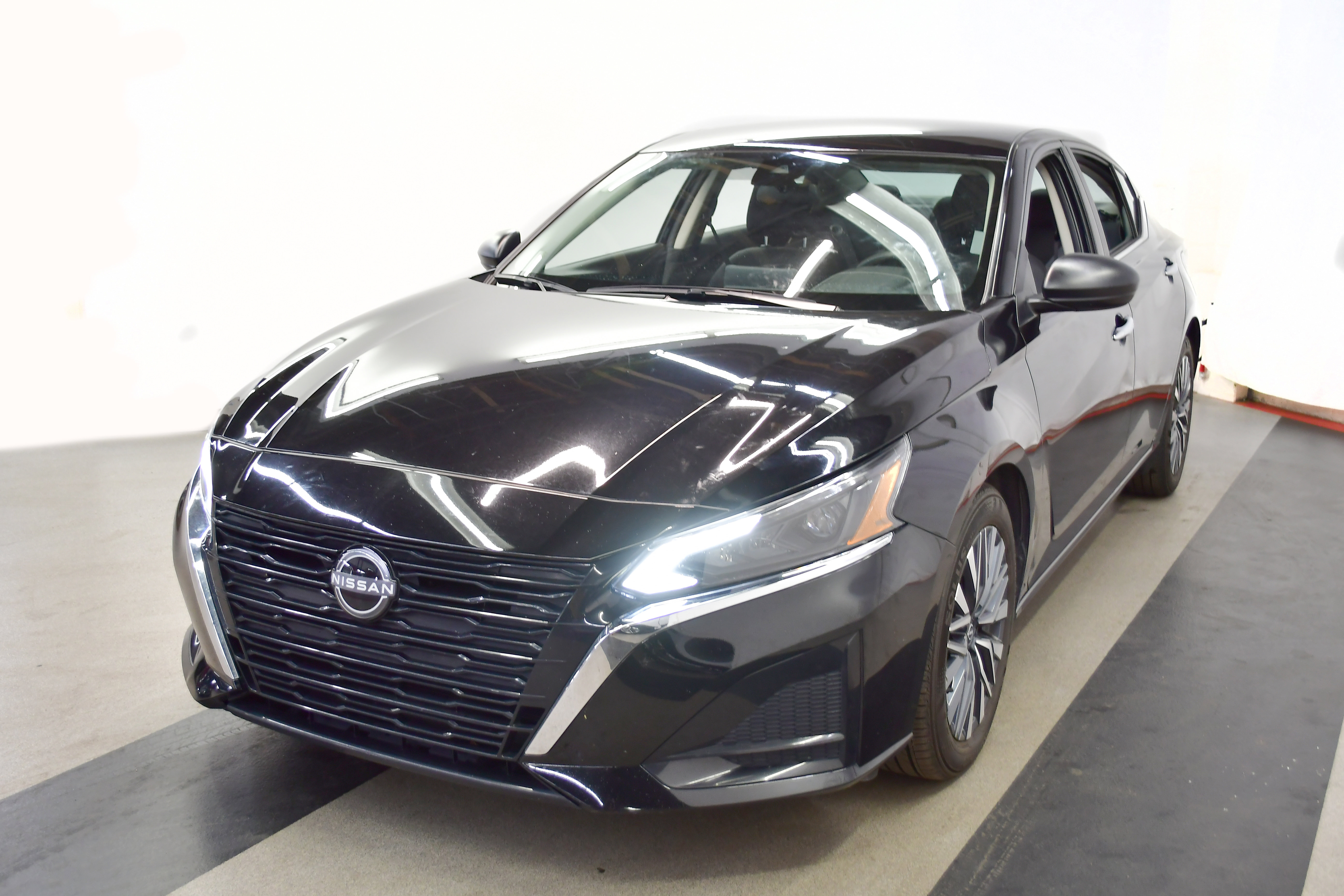 Used 2025 Nissan Altima 2.5 SV image 4