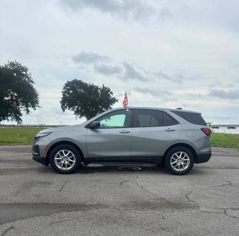 Used 2023 Chevrolet Equinox LS FWD image 3