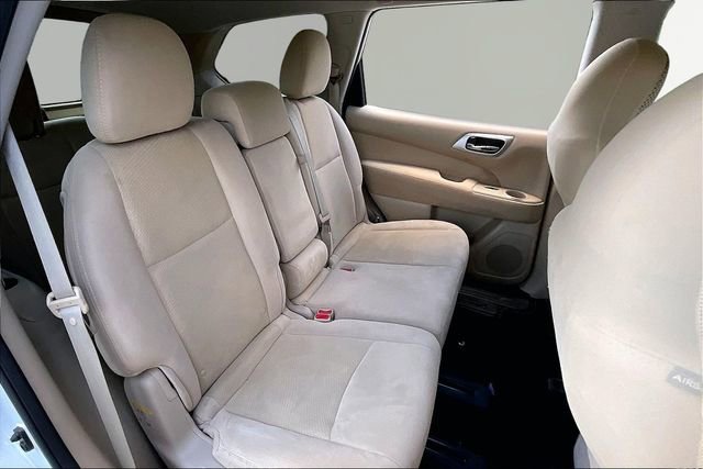 Used 2016 Nissan Pathfinder SV w/ SV Cold Weather Package FWD image 17