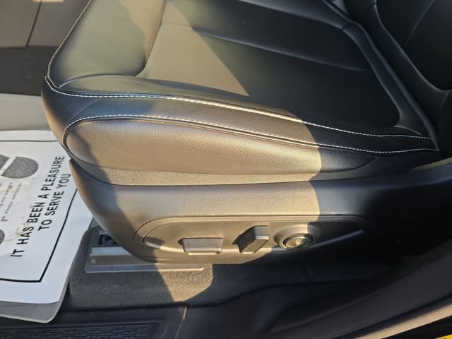 Used 2025 Jeep Grand Cherokee L Limited w/ Black Appearance Package image 28