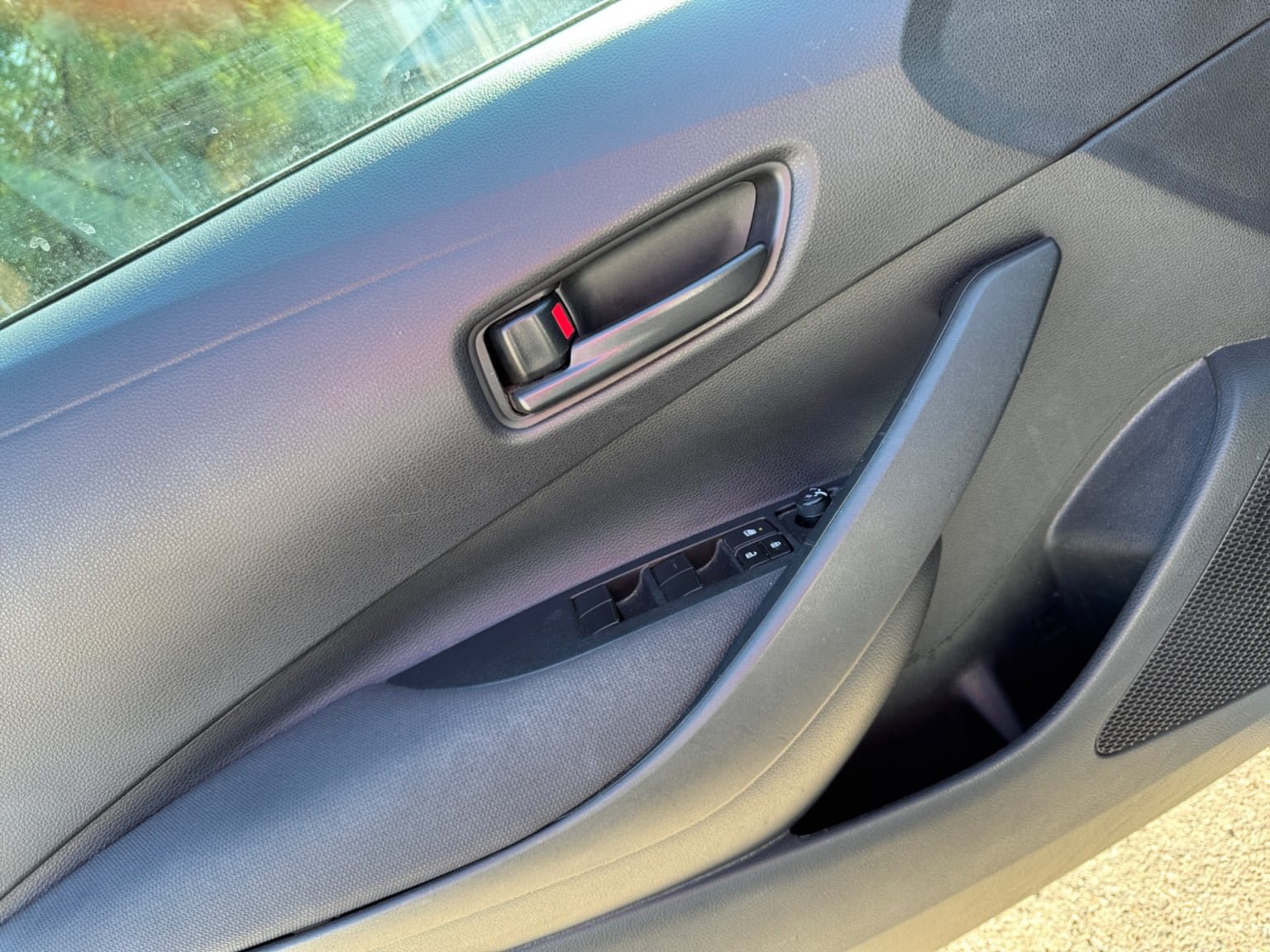 Used 2025 Toyota Corolla LE FWD image 11