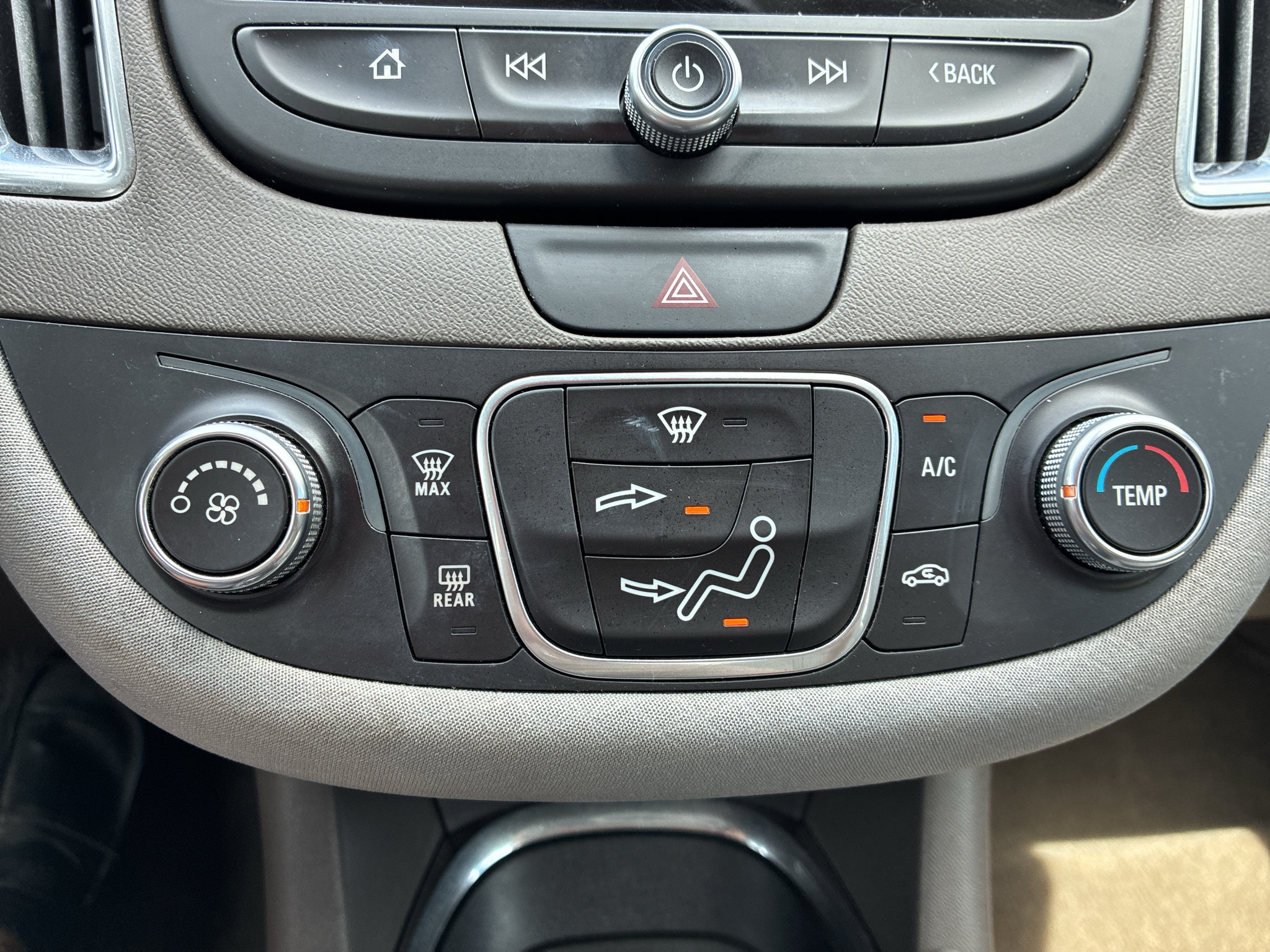 Used 2018 Chevrolet Malibu LT FWD image 35