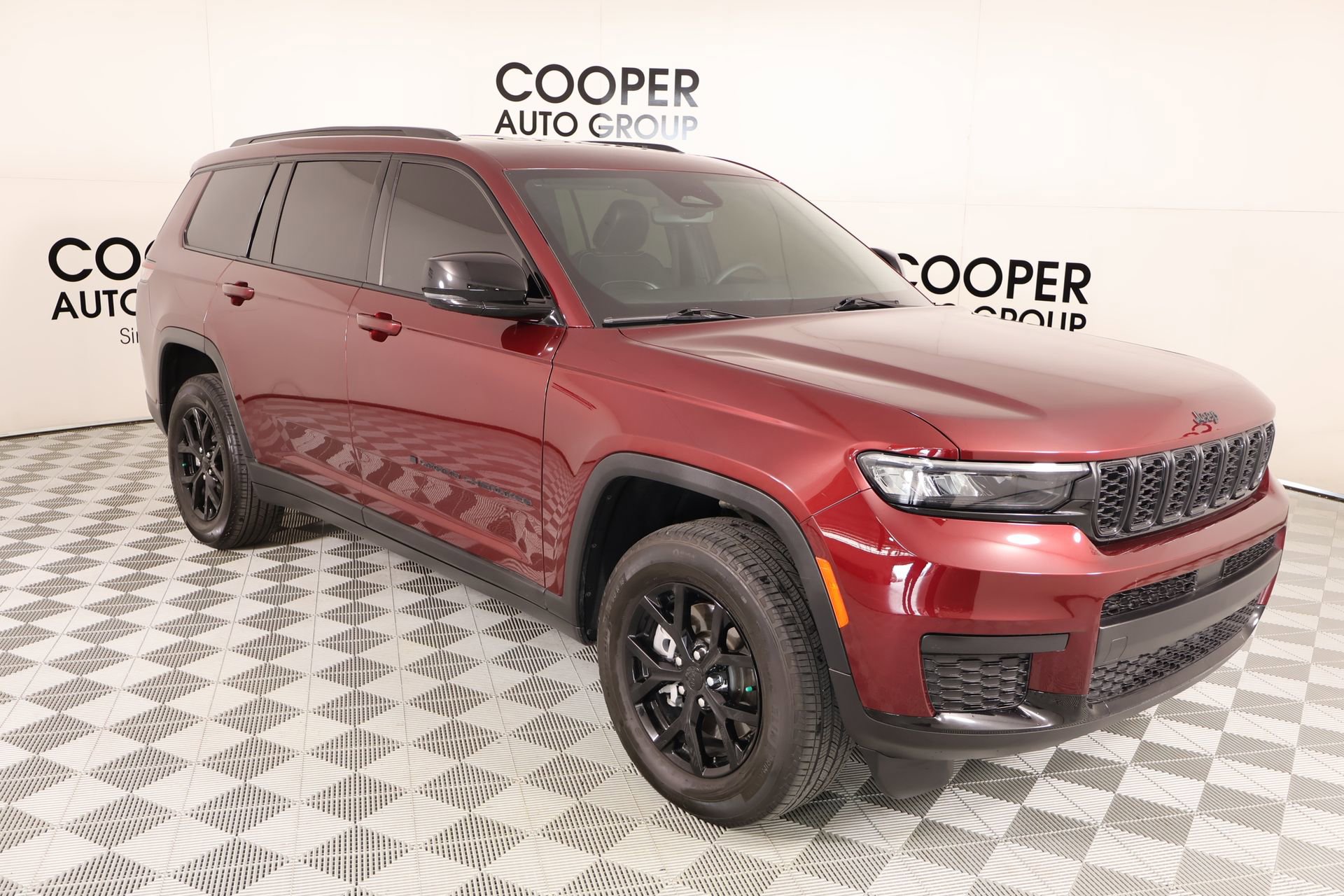 Used 2024 Jeep Grand Cherokee L Altitude AWD/4WD image 1