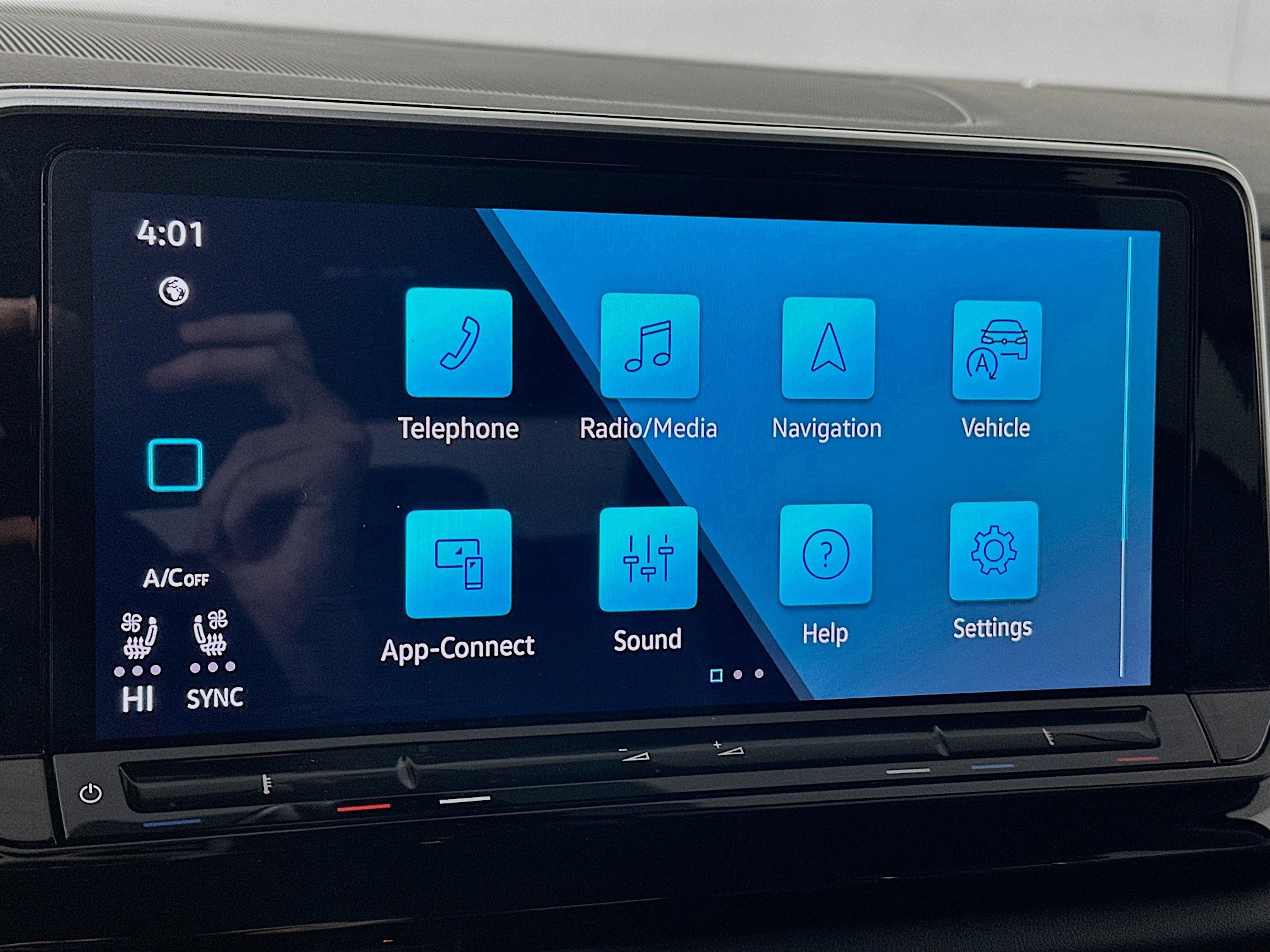 Used 2024 Volkswagen Atlas SE image 14