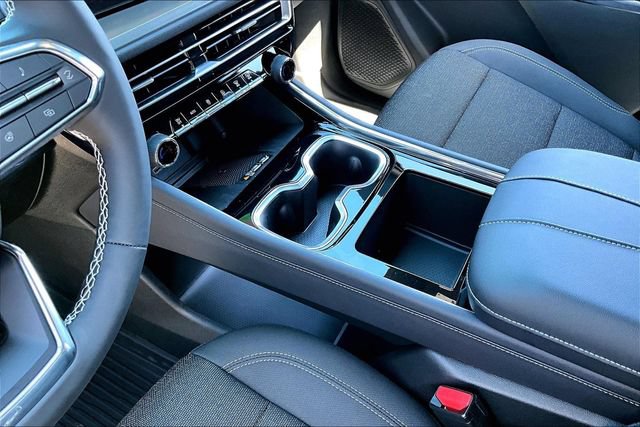 New 2027 Chevrolet Traverse LT w/ Driver Confidence Package FWD image 8