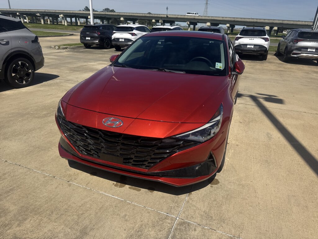 Used 2022 Hyundai Elantra Limited w/ Cargo Package image 4