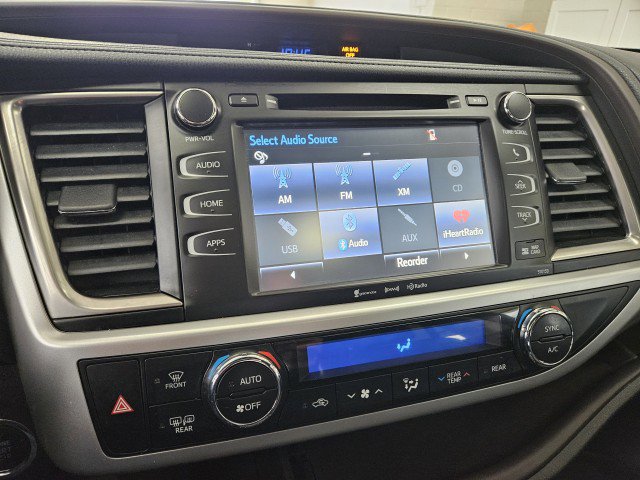 Used 2016 Toyota Highlander XLE image 26