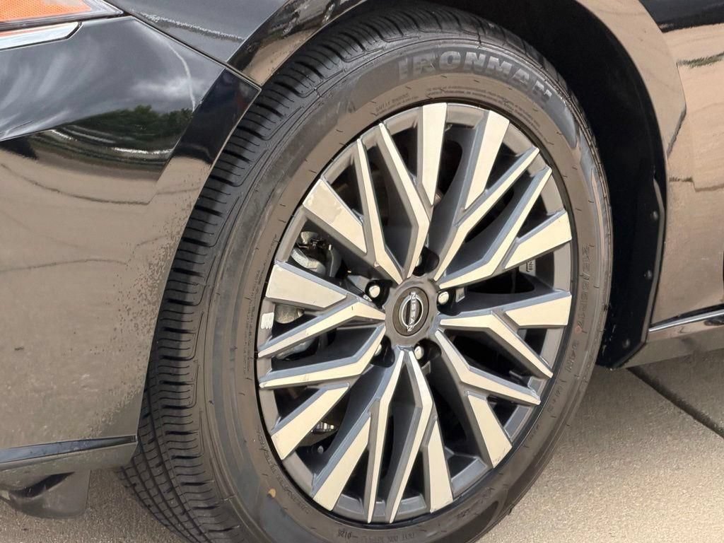Used 2025 Nissan Altima 2.5 SV FWD image 9