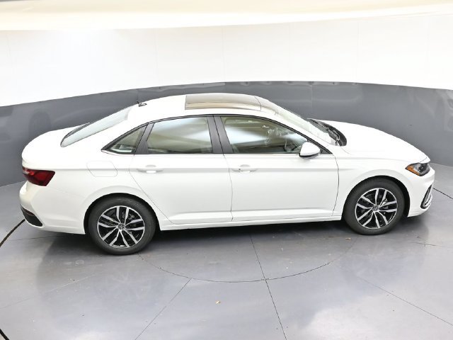 Used 2026 Volkswagen Jetta SE FWD image 49