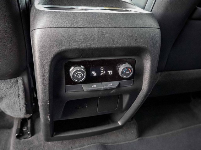 Used 2025 Chevrolet Traverse LT image 17