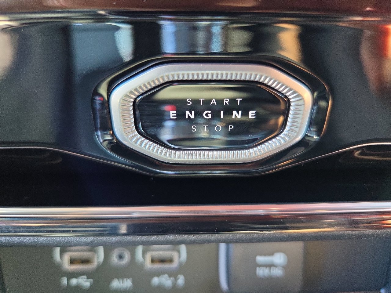 New 2027 Jeep Grand Cherokee Limited AWD/4WD image 13