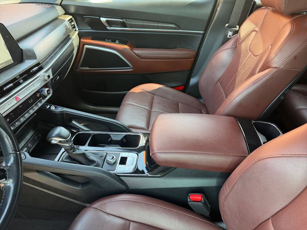 Used 2023 Kia Telluride EX w/ EX Captain's Chair Package FWD image 12