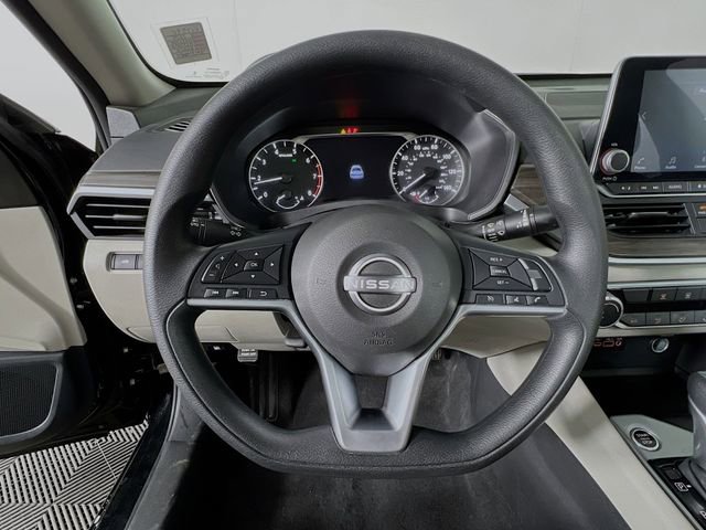 Used 2025 Nissan Altima 2.5 SV image 12
