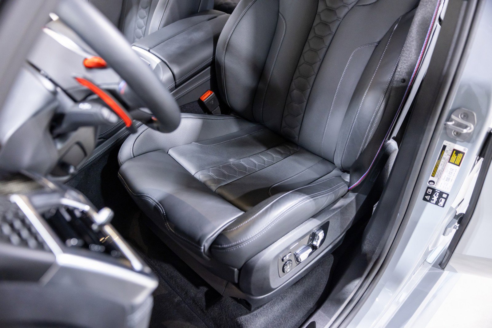 Used 2026 BMW X5 M Competition w/ Executive Package image 36