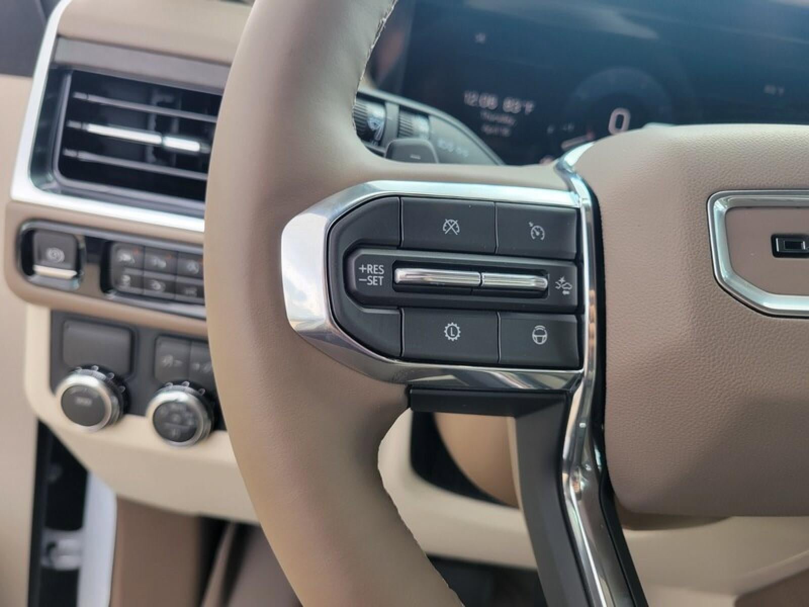 New 2026 GMC Yukon Denali w/ Denali Reserve Package RWD image 15