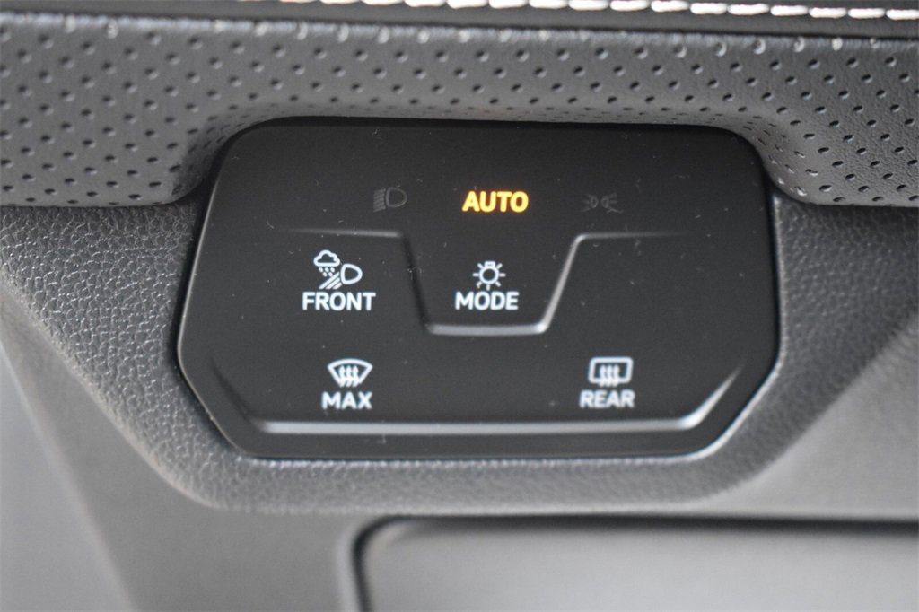 Used 2024 Volkswagen Atlas Cross Sport SE image 26