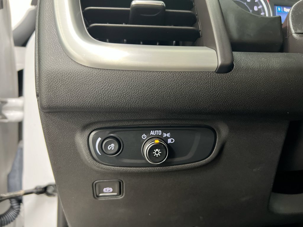 Used 2024 GMC Terrain SLE AWD/4WD image 18
