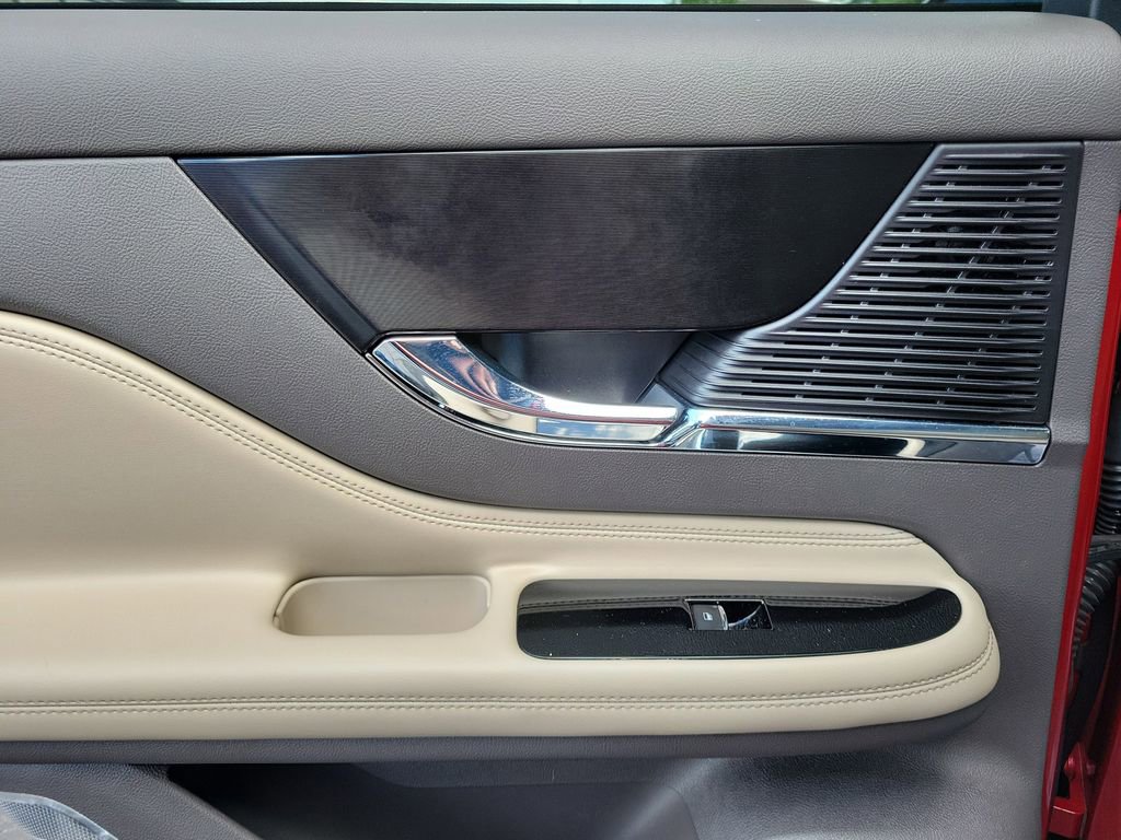 Certified 2022 Lincoln Corsair AWD w/ Equipment Group 101A image 15