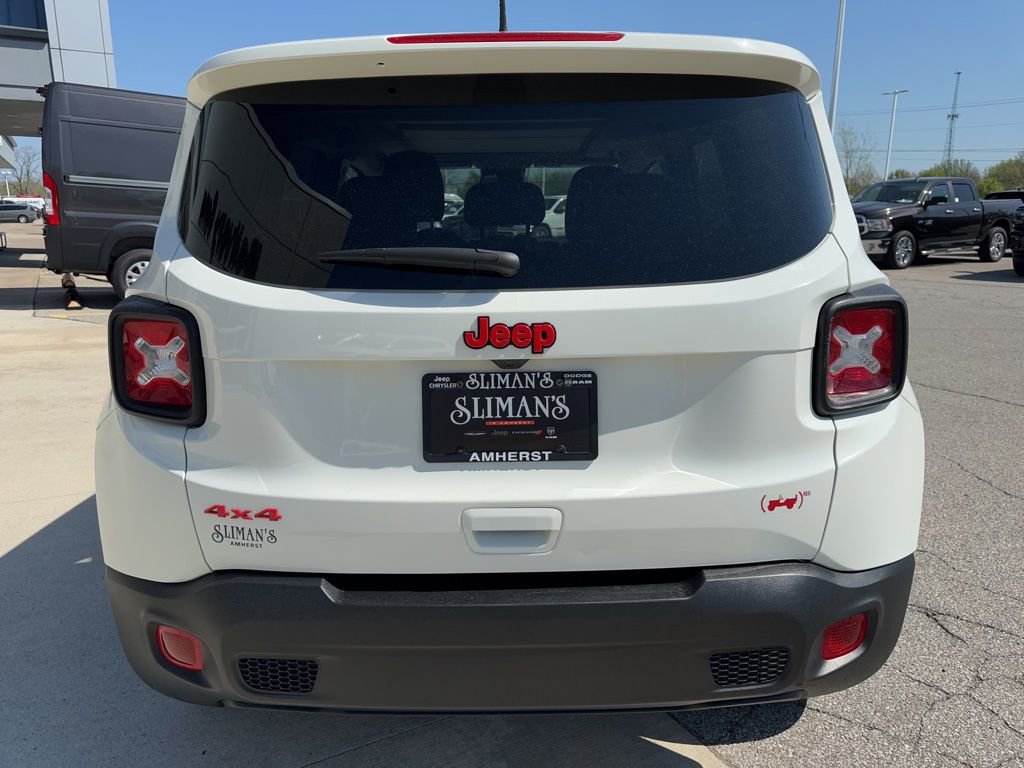 Used 2023 Jeep Renegade Latitude w/ Sun/Sound Group AWD/4WD image 6