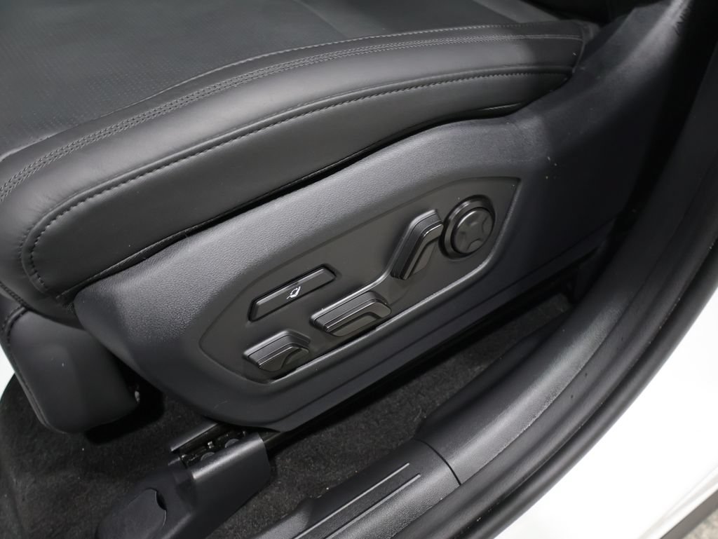 Used 2025 Hyundai Santa Fe Calligraphy AWD/4WD image 13