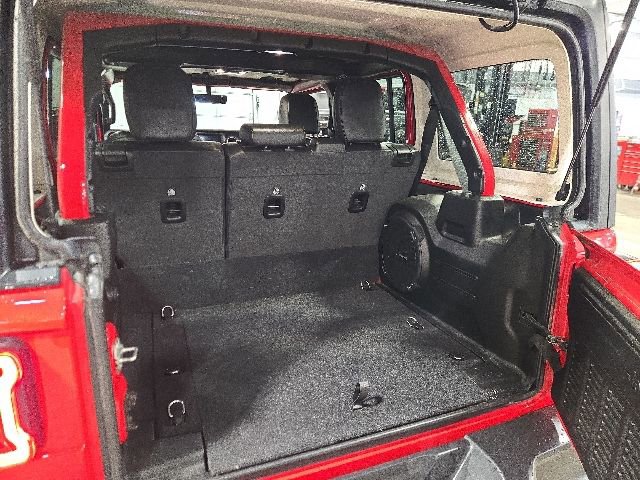 Used 2023 Jeep Wrangler Unlimited Sahara w/ Cold Weather Group AWD/4WD image 12