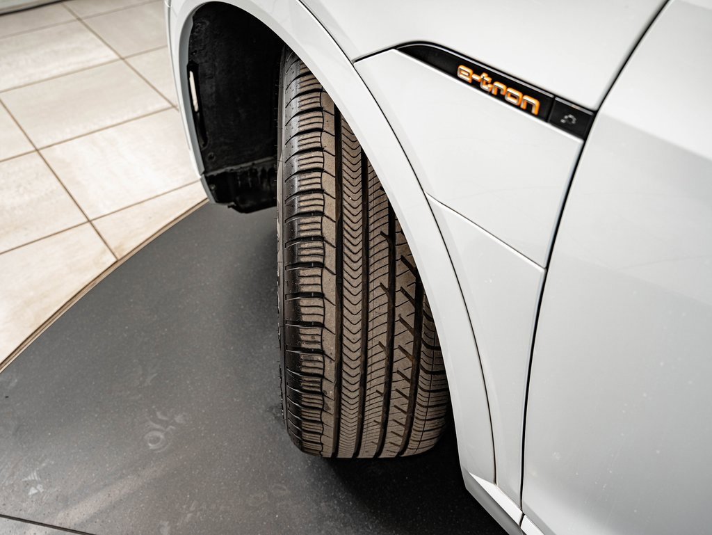 Used 2021 Audi e-tron Premium Plus w/ Premium Plus Package image 41