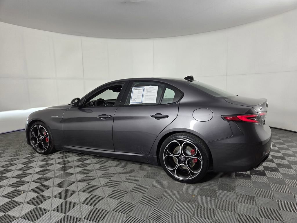 Used 2024 Alfa Romeo Giulia Veloce image 8