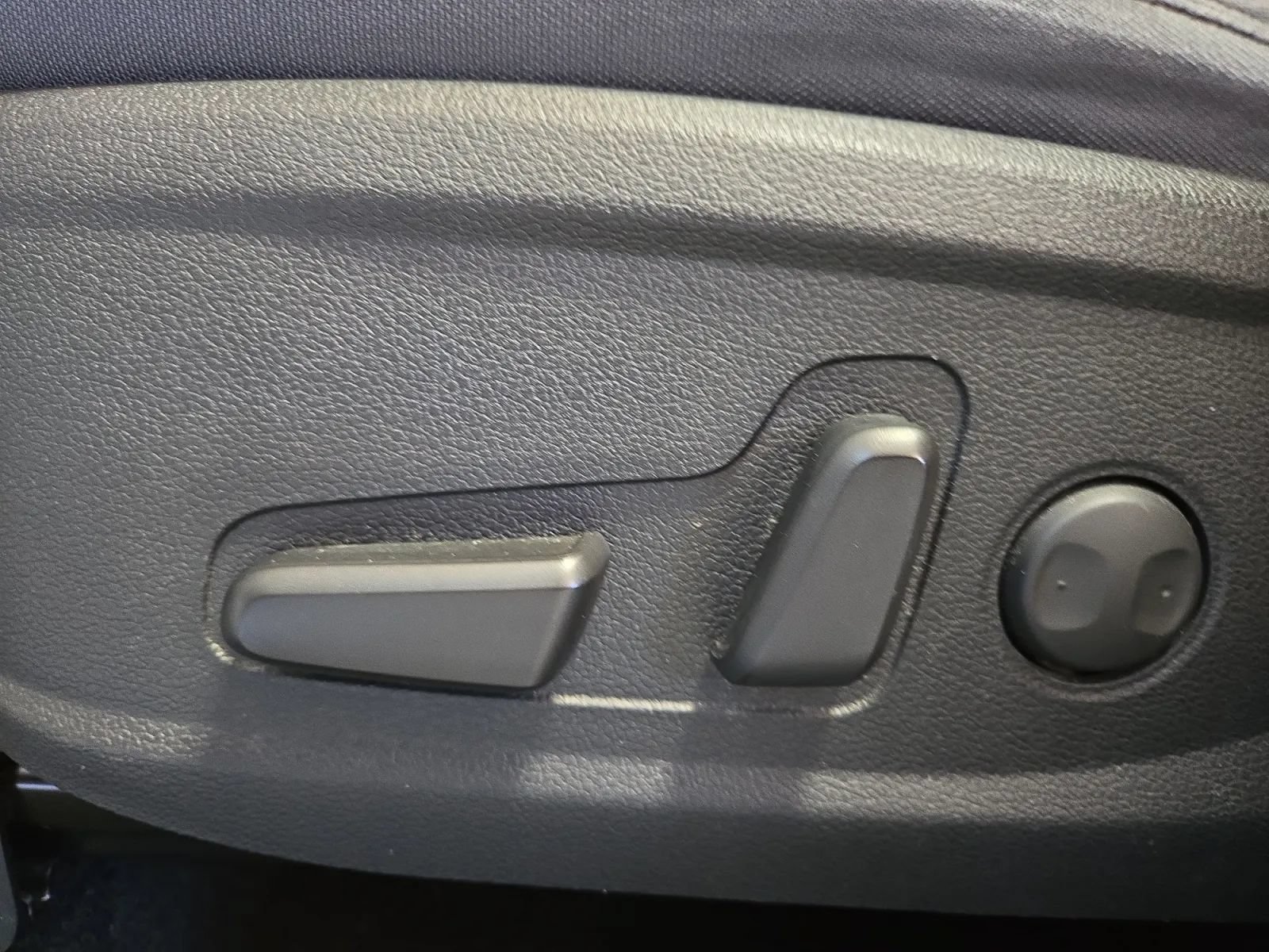 Used 2019 Hyundai Santa Fe SEL FWD image 17