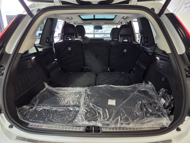 New 2026 Volvo XC90 B5 Plus w/ Protection Package Premier AWD/4WD image 14