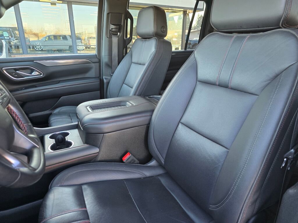 Used 2023 Chevrolet Suburban RST w/ Luxury Package image 16