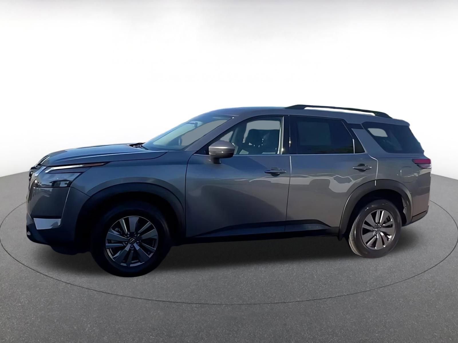 Used 2025 Nissan Pathfinder SV AWD/4WD image 9