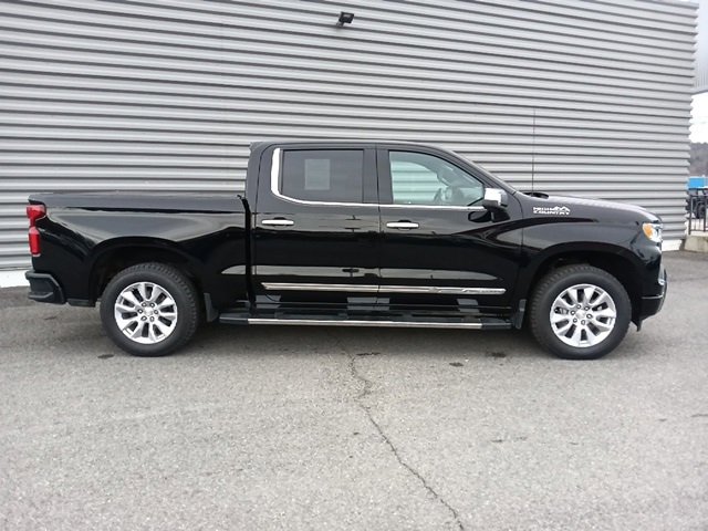 Used 2024 Chevrolet Silverado 1500 High Country w/ Technology Package image 2