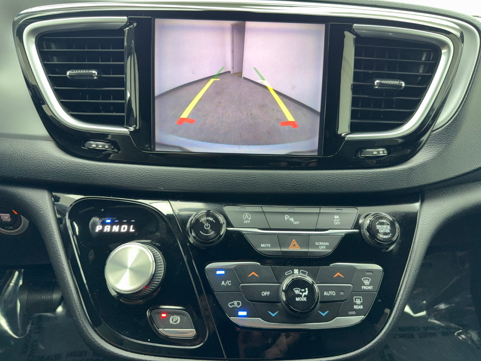 Used 2019 Chrysler Pacifica Touring-L Plus w/ S Appearance Package FWD image 29
