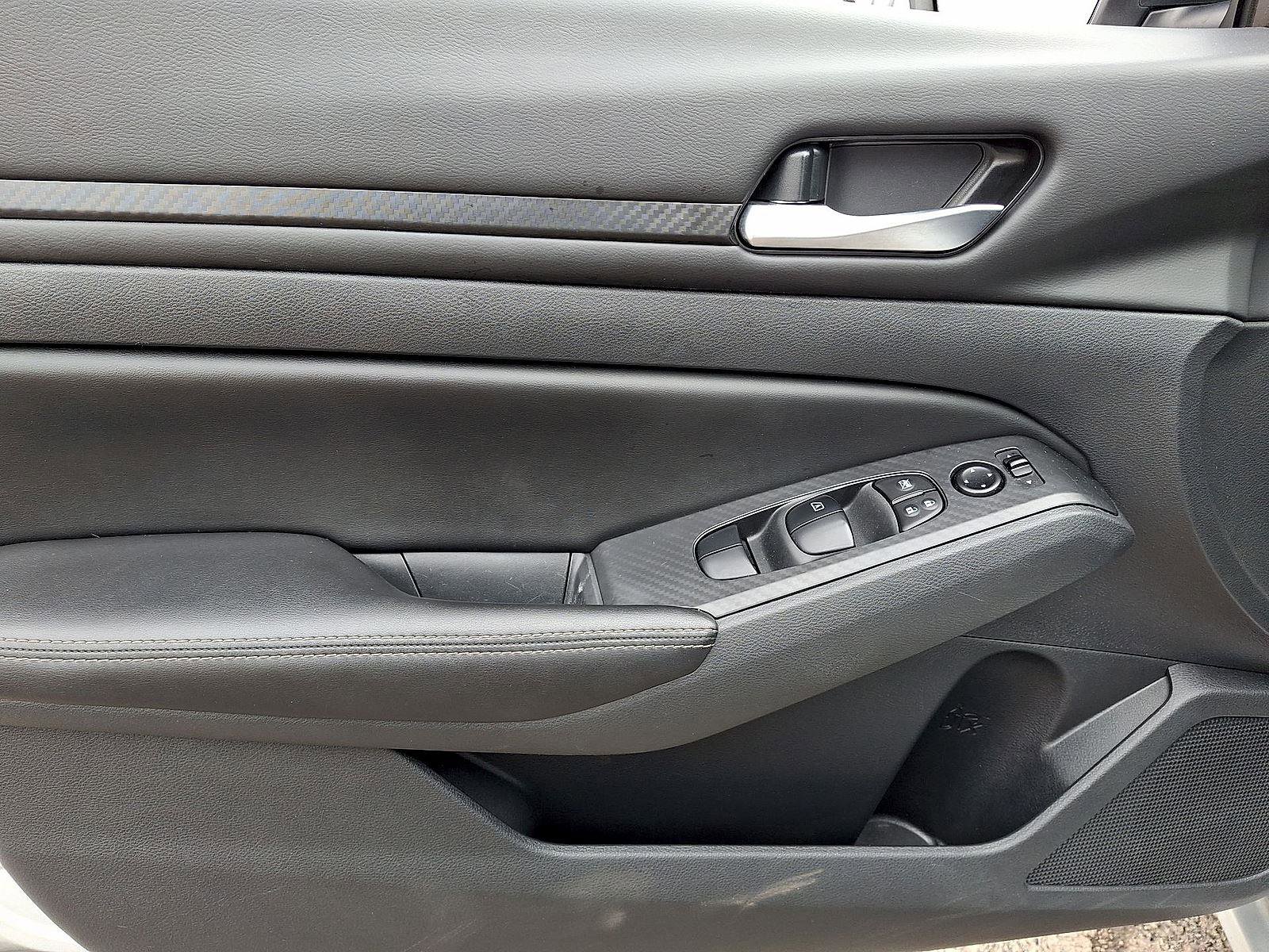 Used 2024 Nissan Altima 2.5 SV image 10