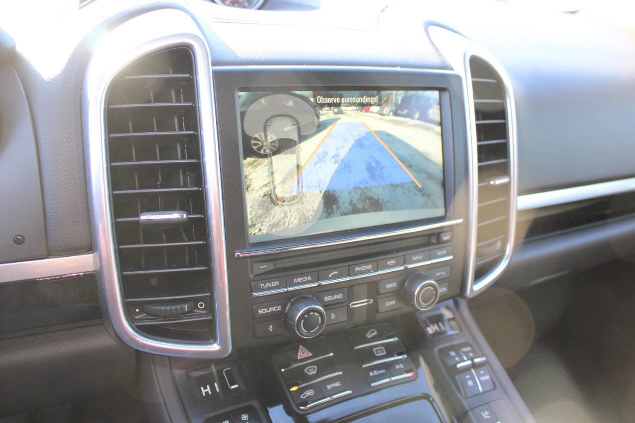 Used 2016 Porsche Cayenne Base AWD 4dr SUV image 18
