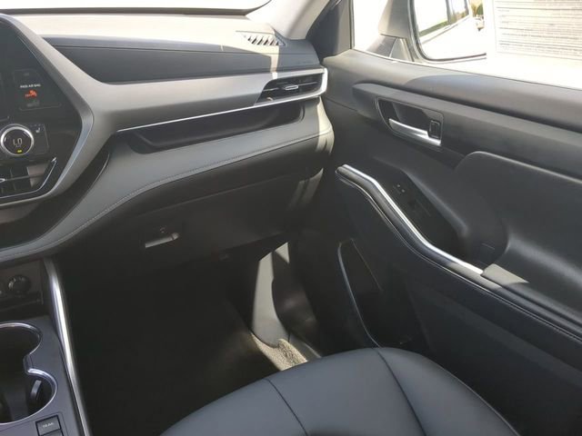 Certified 2025 Toyota Highlander XLE image 17