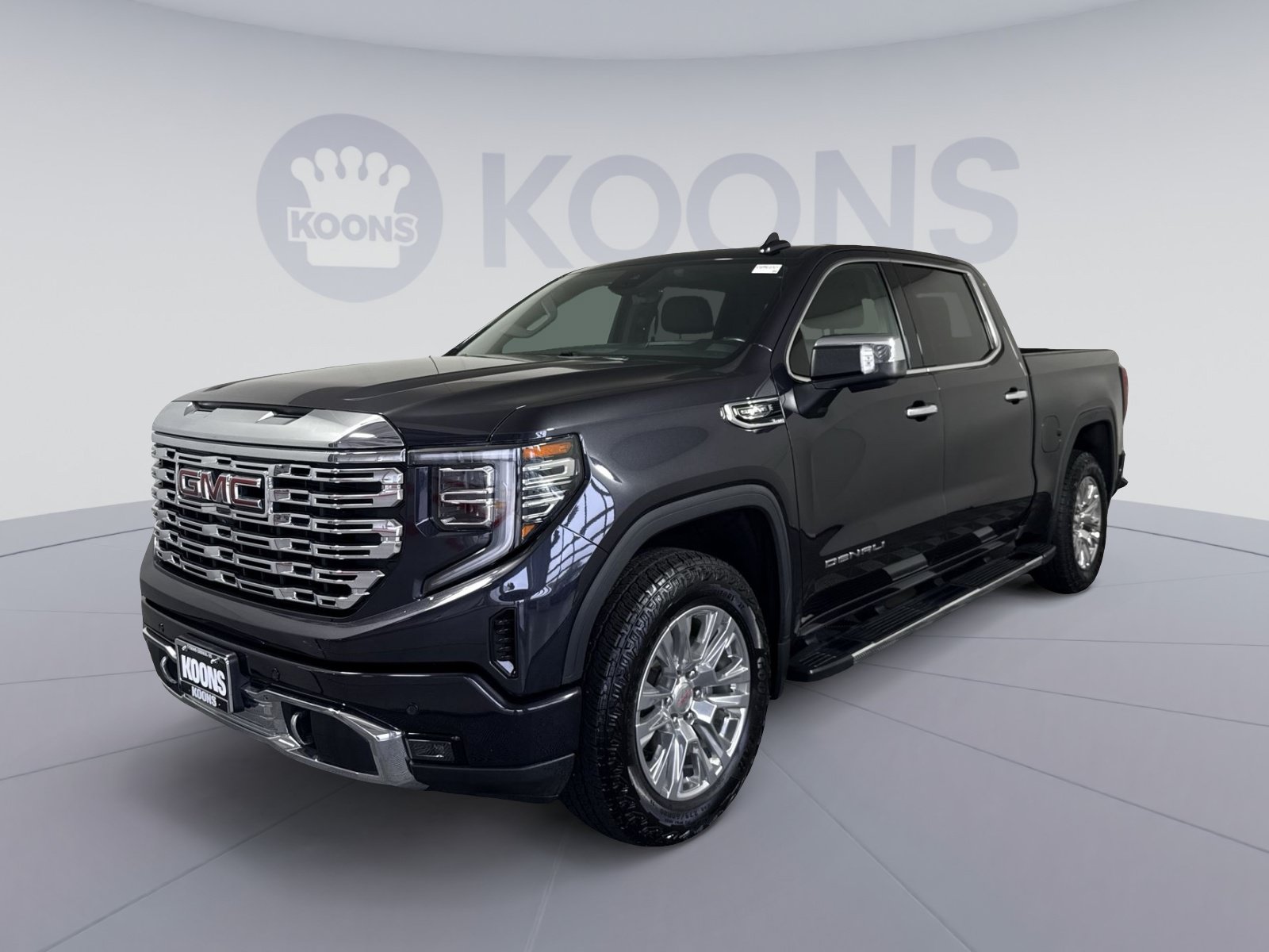 Used 2023 GMC Sierra 1500 Denali w/ Technology Package AWD/4WD image 1