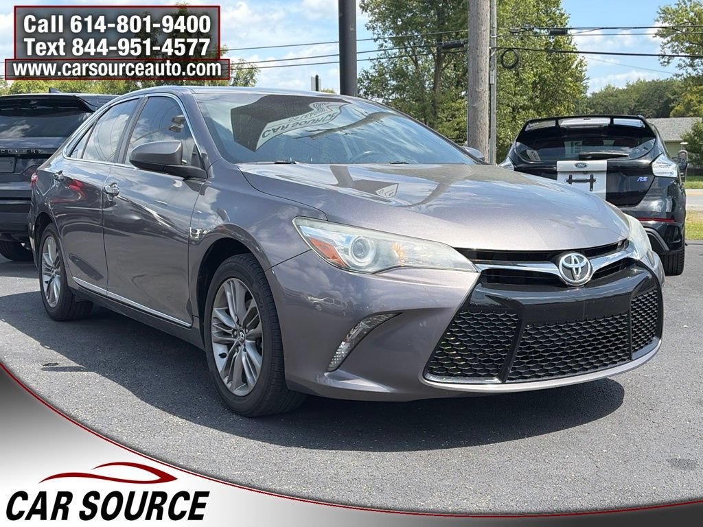 Used 2016 Toyota Camry SE w/ Moonroof Package FWD image 3