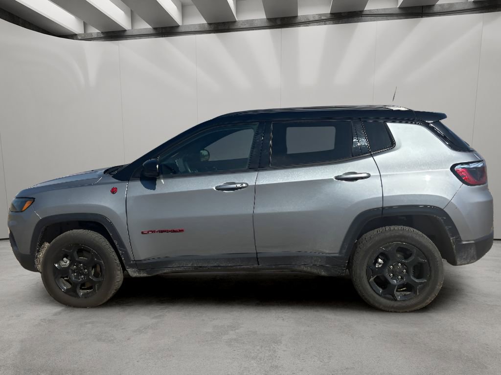 Used 2024 Jeep Compass Trailhawk AWD/4WD image 2