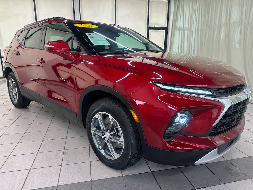 Certified 2025 Chevrolet Blazer LT FWD image 2