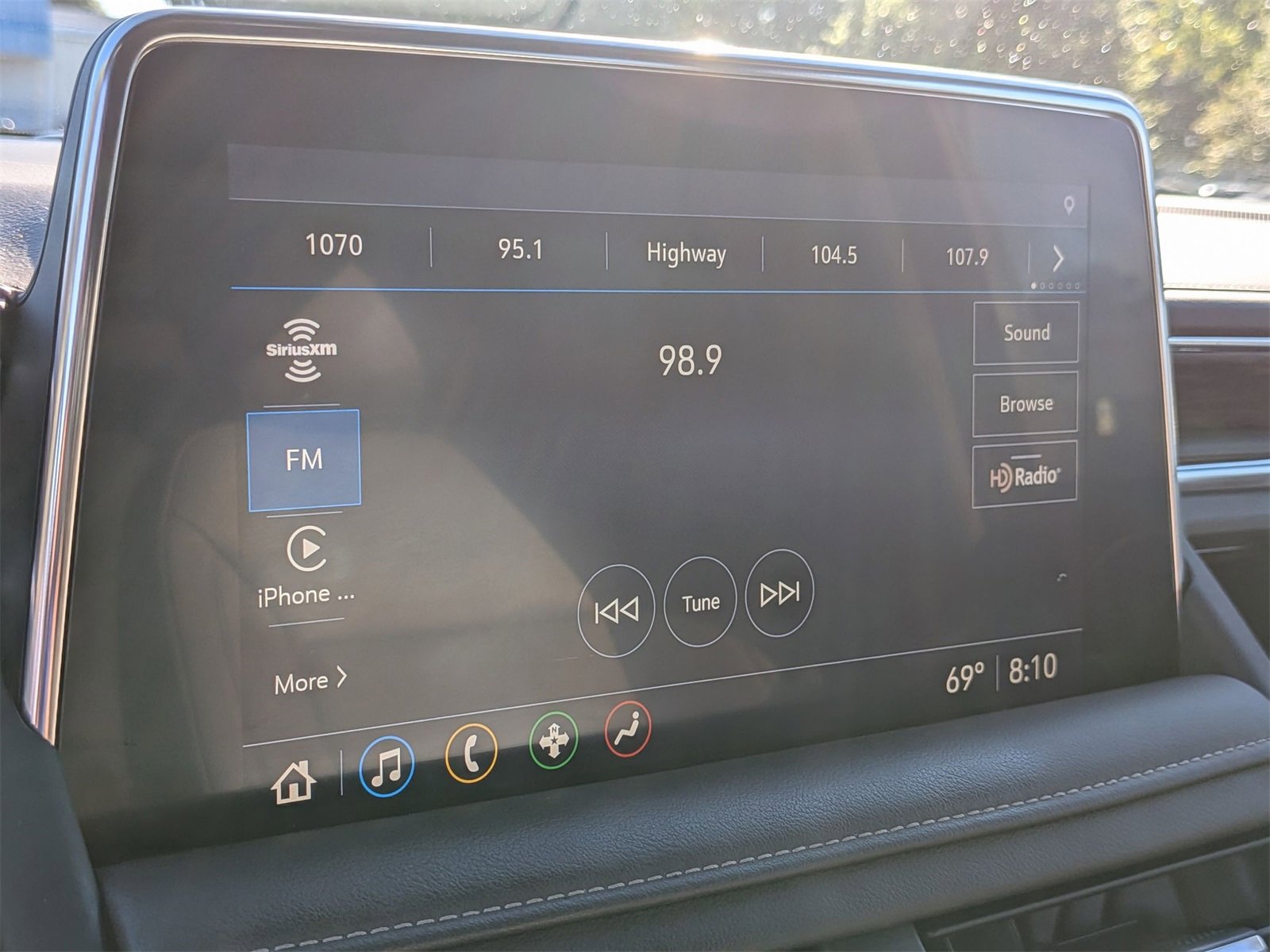 Used 2021 Chevrolet Tahoe LT w/ LT Signature Package image 22