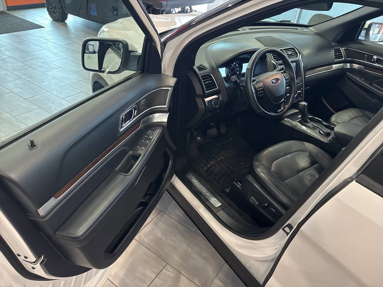 Used 2018 Ford Explorer Limited image 21