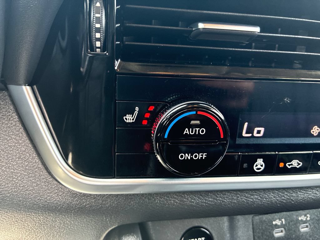 Used 2025 Nissan Rogue SL AWD/4WD image 26