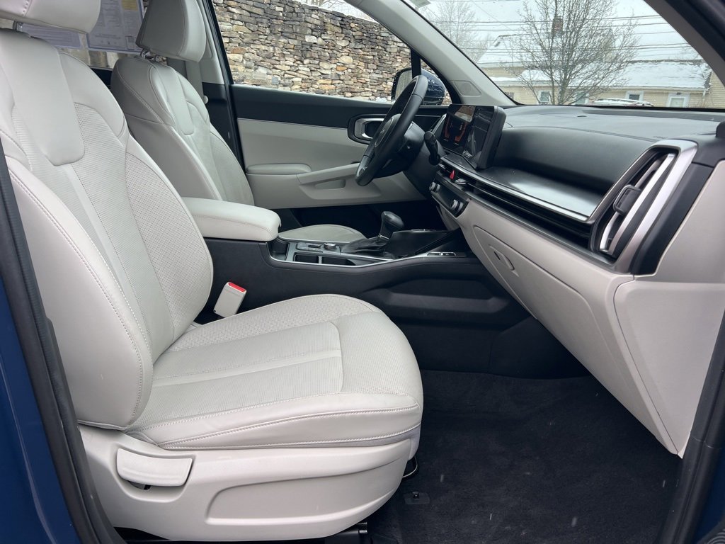 Certified 2025 Kia Sorento S w/ Panoramic Sunroof Package image 27