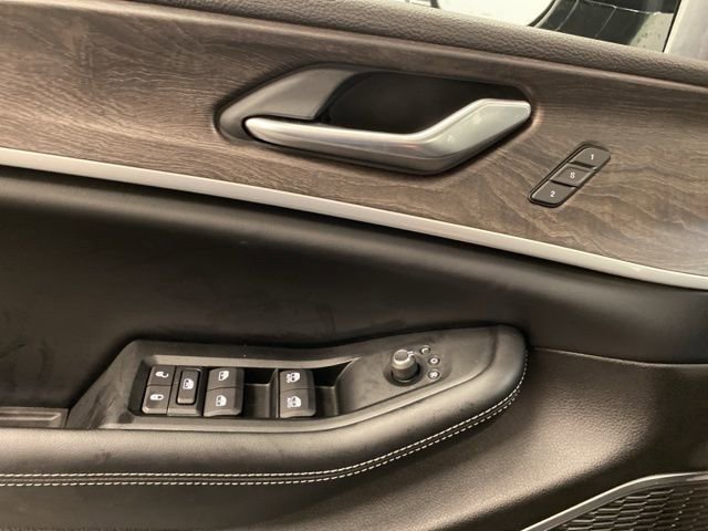 Used 2026 Jeep Grand Cherokee Limited image 18