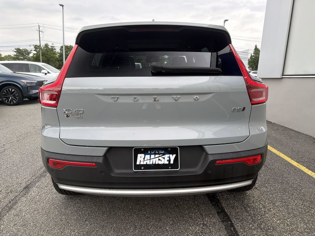 Certified 2024 Volvo XC40 B5 Plus w/ Climate Package AWD/4WD image 7