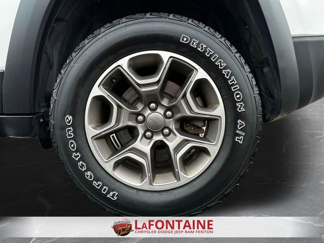 Used 2020 Jeep Cherokee Trailhawk w/ Cold Weather Group AWD/4WD image 30