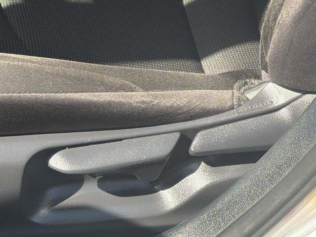 Used 2019 Toyota Prius L Eco w/ Carpet Mat Package FWD image 19